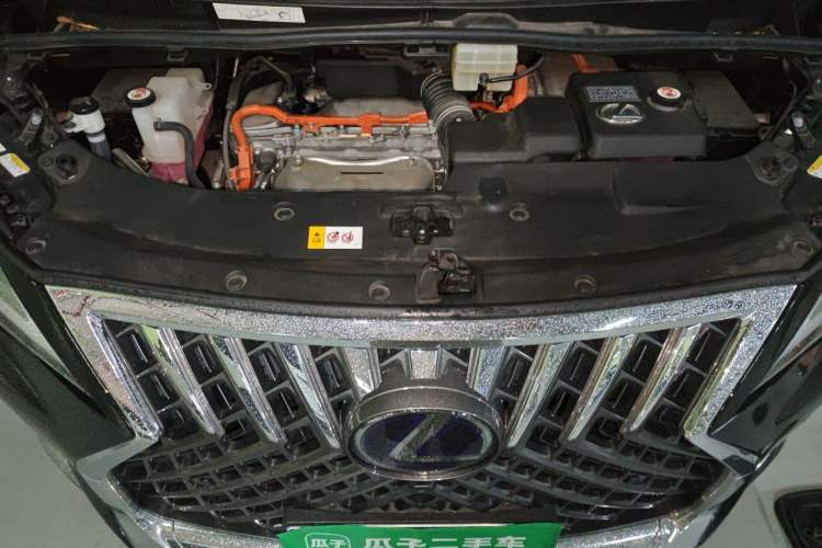 Used Lexus LM 2020 300h Seven-Seat Elegant Edition Engine Bay