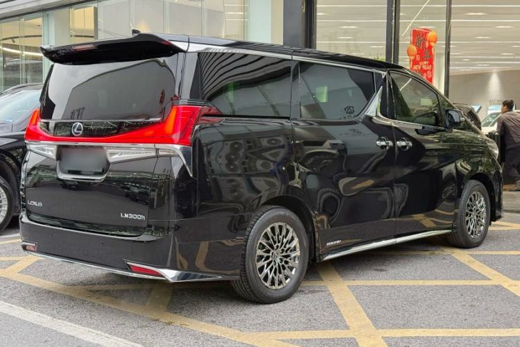 Used Lexus LM 2020 300h Four-Seat Grand Edition Exterior 2