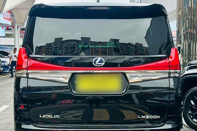 Used Lexus LM 2020 300h Seven-Seat Elegant Edition Exterior 3