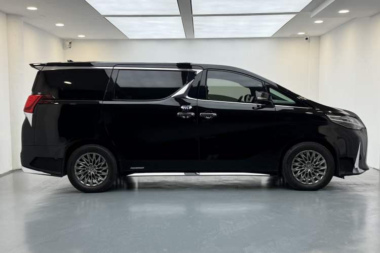 Used Lexus LM 2020 300h Seven-Seat Elegant Edition Exterior 4