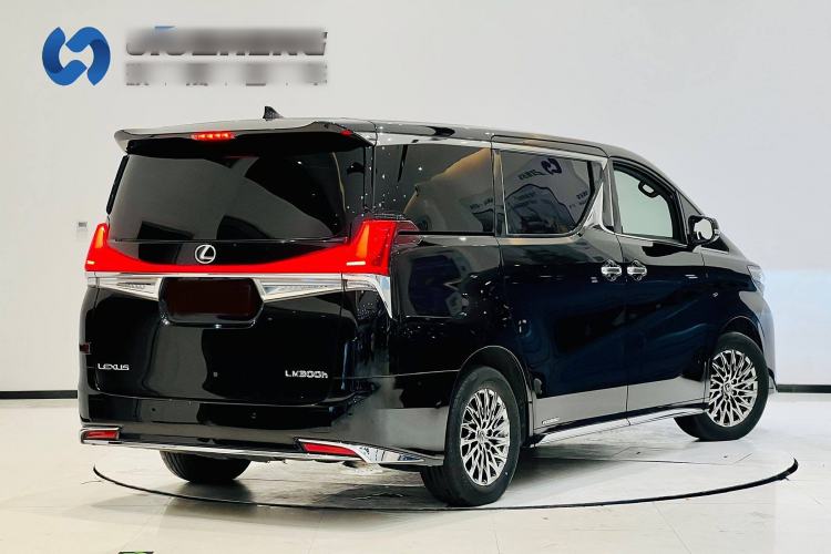 Used Lexus LM 2020 300h Four-Seat Grand Edition Exterior 4
