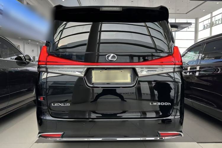 Used Lexus LM 2020 300h Four-Seat Grand Edition Exterior 4