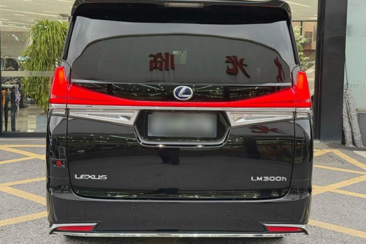 Used Lexus LM 2020 300h Four-Seat Grand Edition Exterior 4
