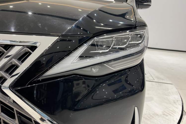 Used Lexus LM 2020 300h Four-Seat Grand Edition Exterior 5