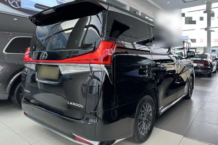 Used Lexus LM 2020 300h Four-Seat Grand Edition Exterior 5