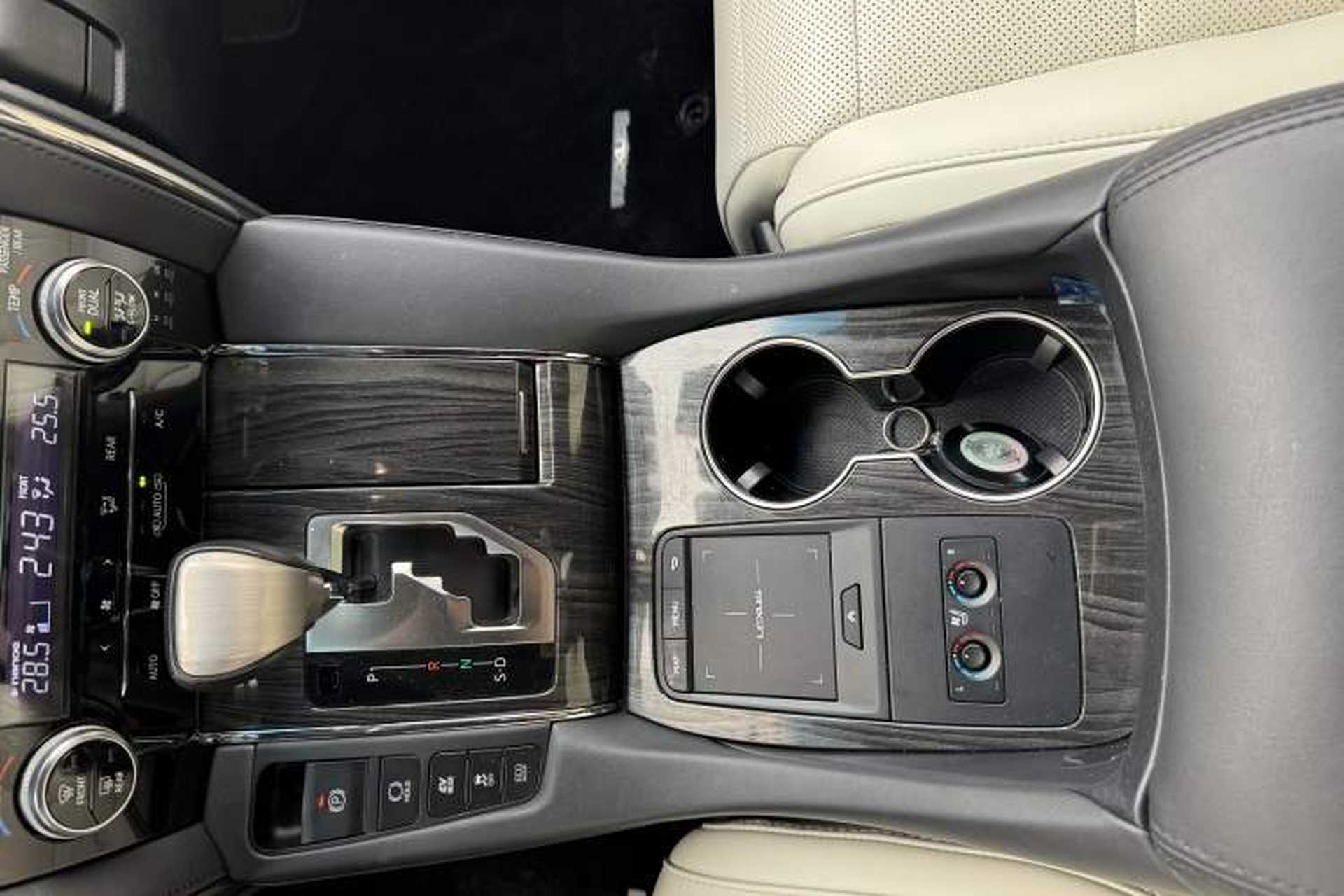 Used Lexus LM 2020 300h Seven-Seat Elegant Edition Exterior 6