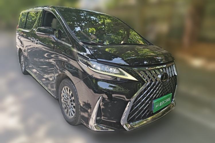 Used Lexus LM 2020 300h Four-Seat Grand Edition Front Right 45 Deg