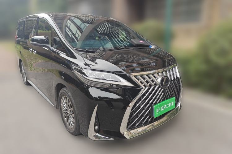 Used Lexus LM 2020 300h Seven-Seat Elegant Edition Front Right 45 Deg