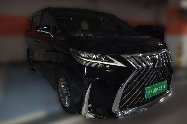 Used Lexus LM 2020 300h Four-Seat Grand Edition Front Right 45 Deg