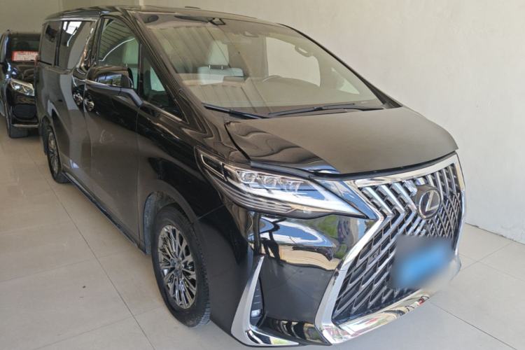 Used Lexus LM 2020 300h Seven-Seat Elegant Edition Front Right 45 Deg