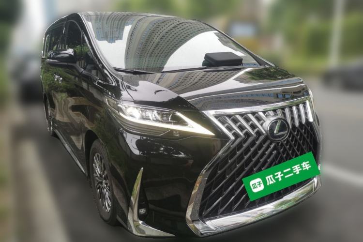 Used Lexus LM 2020 300h Seven-Seat Elegant Edition Front Right 45 Deg
