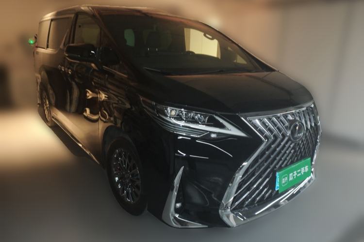 Used Lexus LM 2020 300h Seven-Seat Elegant Edition Front Right 45 Deg