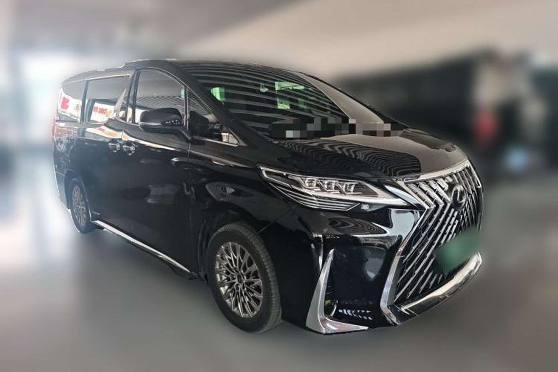 Used Lexus LM 2020 300h Four-Seat Grand Edition Front Right 45 Deg