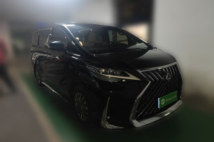 Used Lexus LM 2020 300h Seven-Seat Elegant Edition Front Right 45 Deg