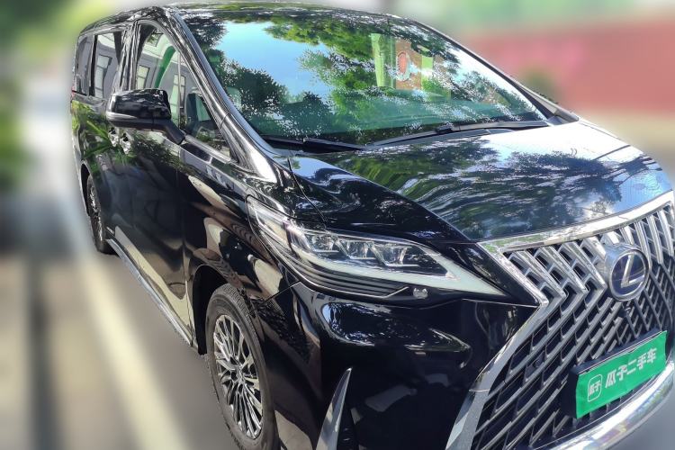 Used Lexus LM 2020 300h Seven-Seat Elegant Edition Front Right 45 Deg