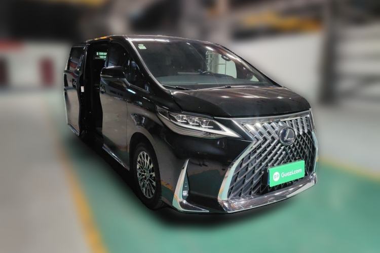 Used Lexus LM 2020 300h Four-Seat Grand Edition Front Right 45 Deg