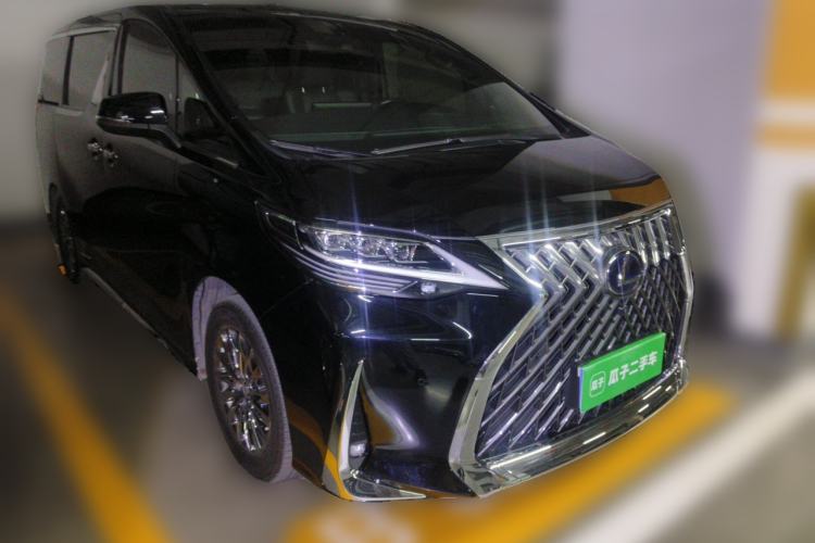 Used Lexus LM 2020 300h Four-Seat Grand Edition Front Right 45 Deg