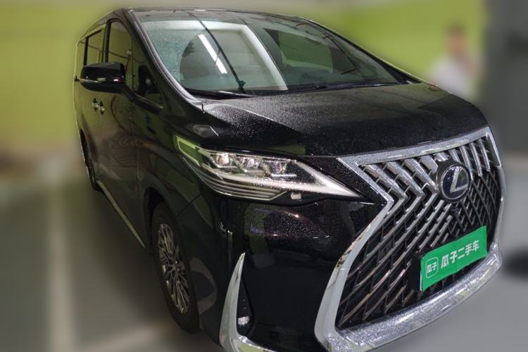 Used Lexus LM 2020 300h Seven-Seat Elegant Edition Front Right 45 Deg