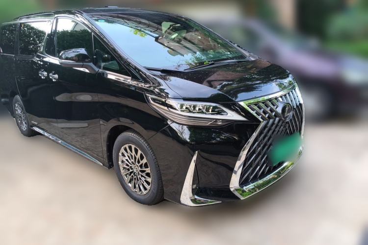 Used Lexus LM 2020 300h Seven-Seat Elegant Edition Front Right 45 Deg