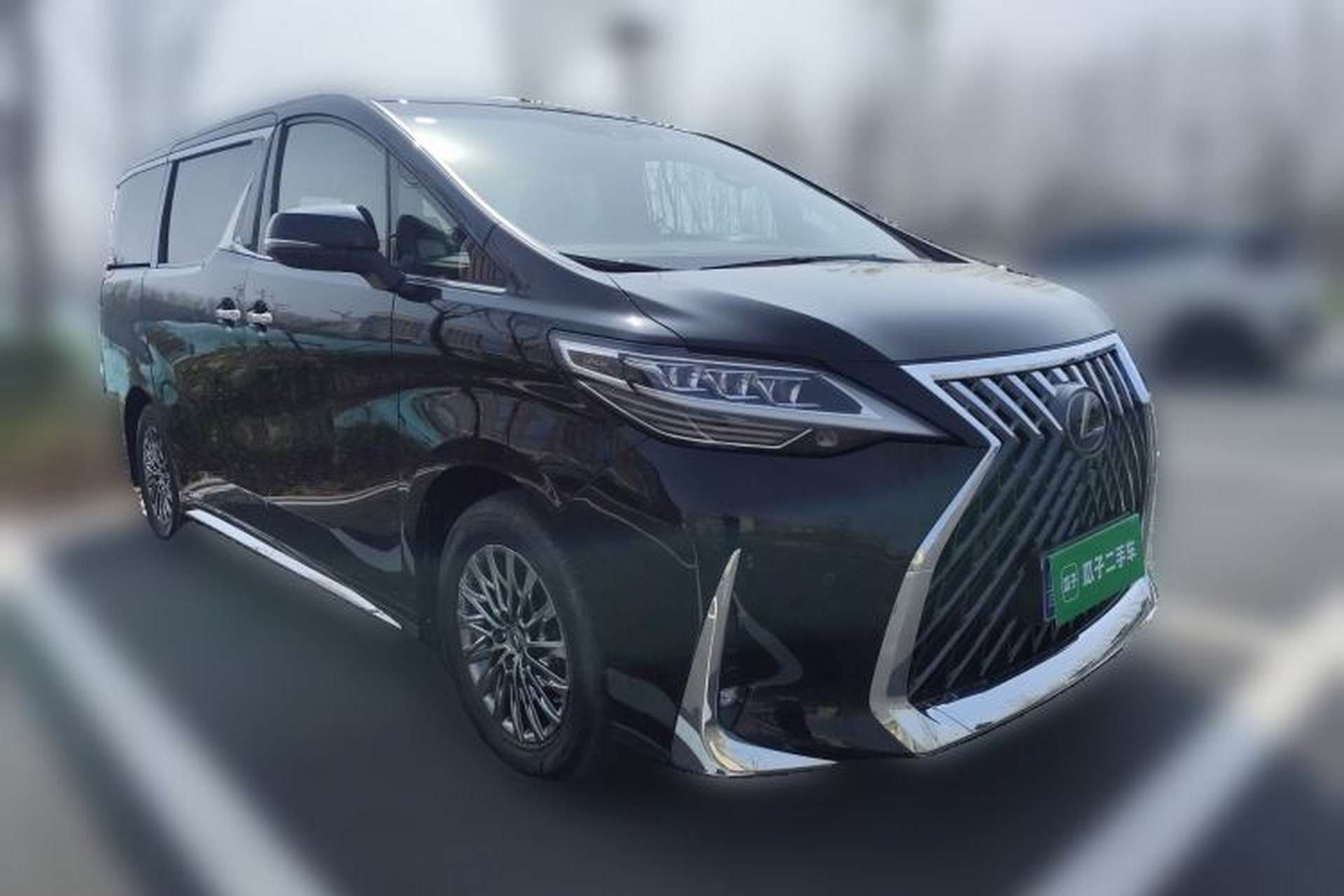 Used Lexus LM 2020 300h Seven-Seat Elegant Edition Front Right 45 Deg
