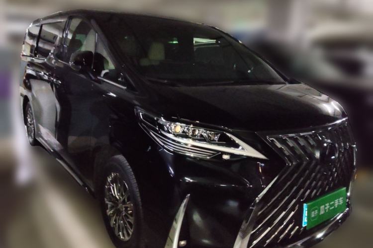 Used Lexus LM 2020 300h Seven-Seat Elegant Edition Front Right 45 Deg