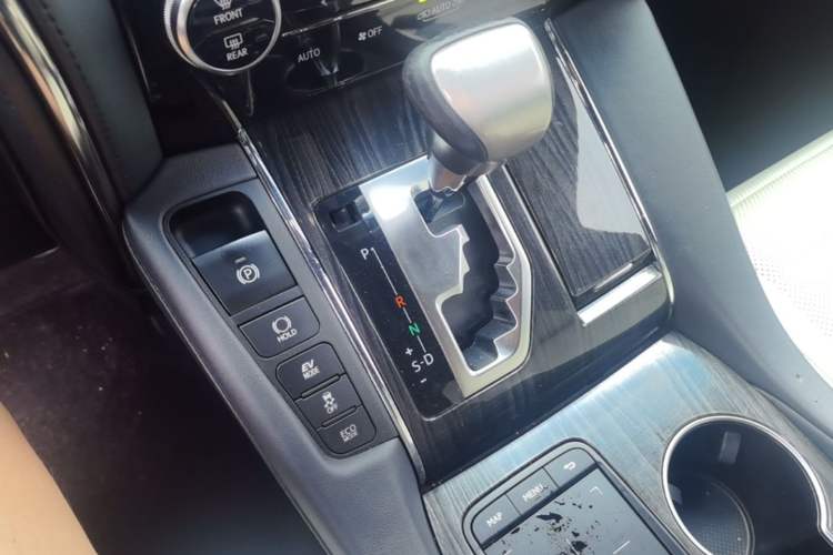 Used Lexus LM 2020 300h Seven-Seat Elegant Edition Gear Lever
