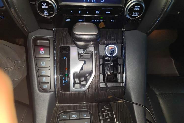Used Lexus LM 2020 300h Seven-Seat Elegant Edition Gear Lever