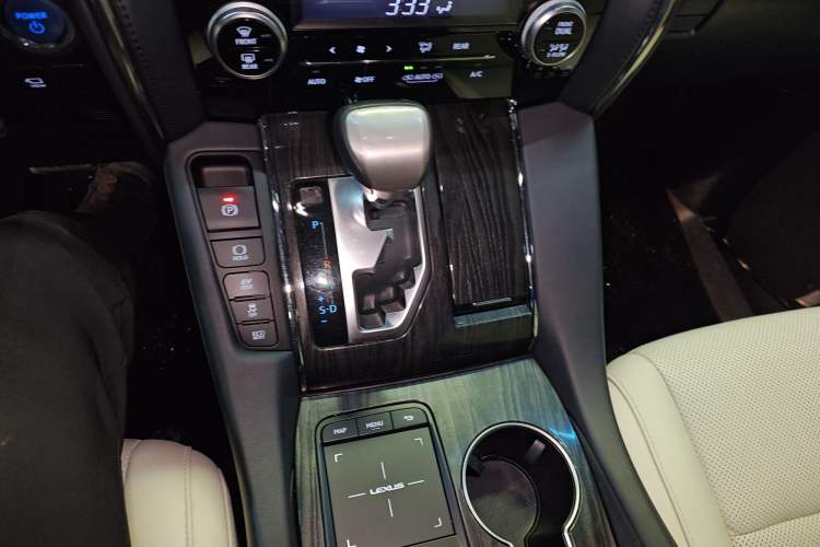 Used Lexus LM 2020 300h Seven-Seat Elegant Edition Gear Lever