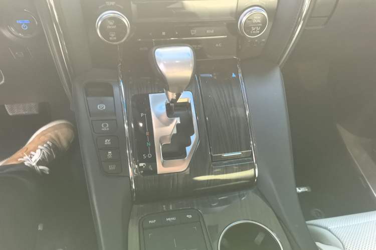 Used Lexus LM 2020 300h Seven-Seat Elegant Edition Gear Lever