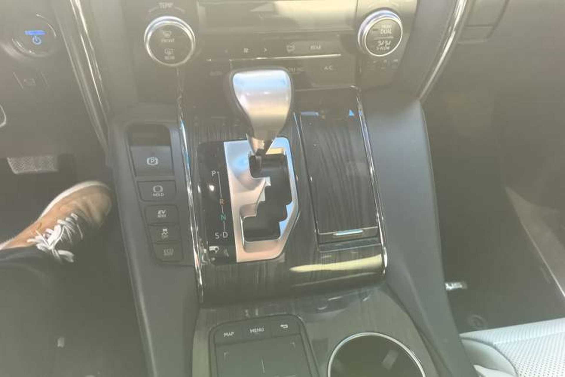 Used Lexus LM 2020 300h Seven-Seat Elegant Edition Gear Lever