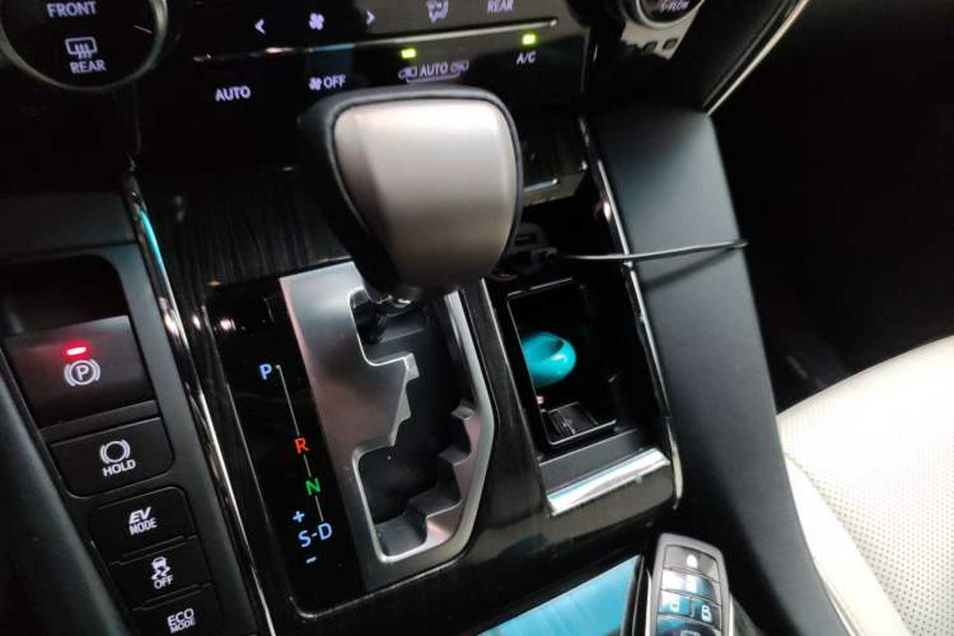 Used Lexus LM 2020 300h Four-Seat Grand Edition Gear Lever