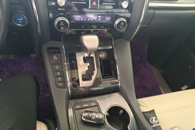 Used Lexus LM 2020 300h Seven-Seat Elegant Edition Gear Lever