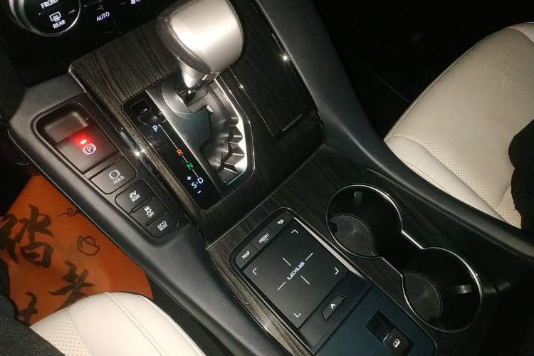 Used Lexus LM 2020 300h Four-Seat Grand Edition Gear Lever