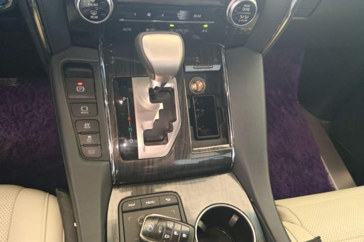 Used Lexus LM 2020 300h Seven-Seat Elegant Edition Gear Lever