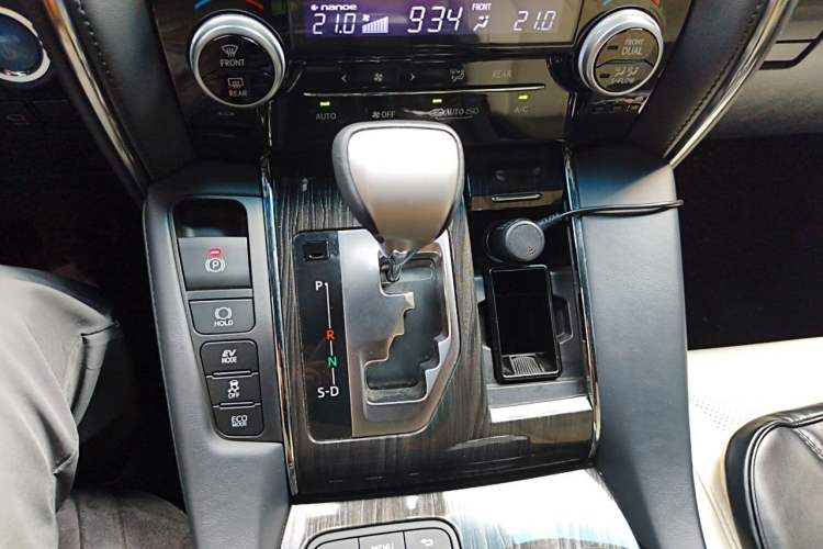 Used Lexus LM 2020 300h Seven-Seat Elegant Edition Gear Lever