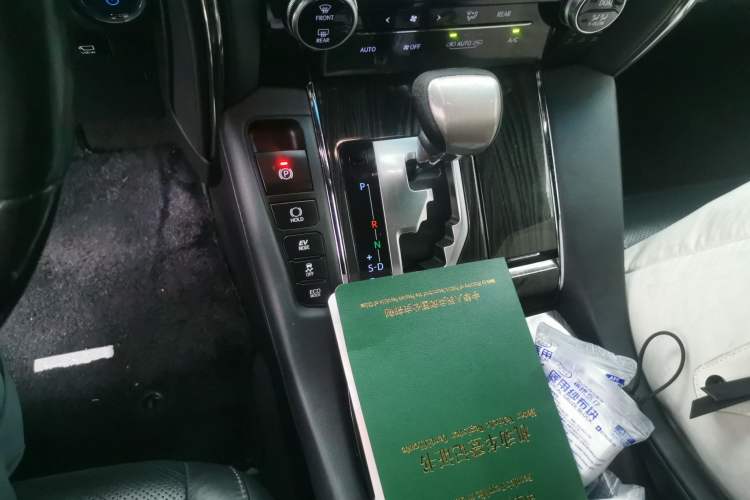 Used Lexus LM 2020 300h Seven-Seat Elegant Edition Gear Lever