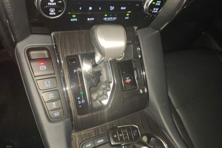 Used Lexus LM 2020 300h Seven-Seat Elegant Edition Gear Lever