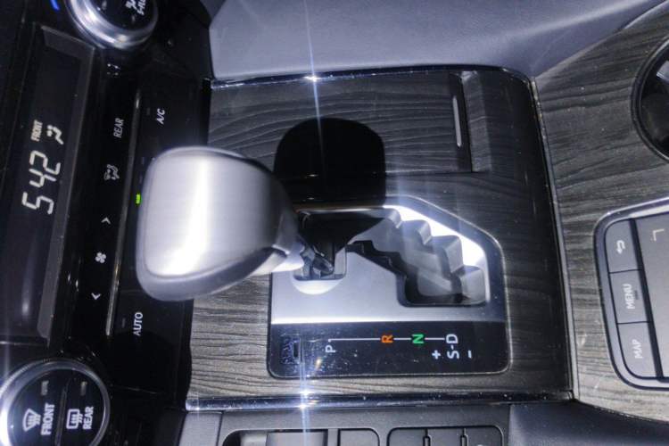 Used Lexus LM 2020 300h Four-Seat Grand Edition Gear Lever