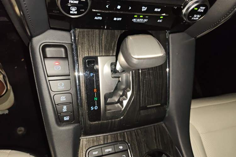 Used Lexus LM 2020 300h Seven-Seat Elegant Edition Gear Lever