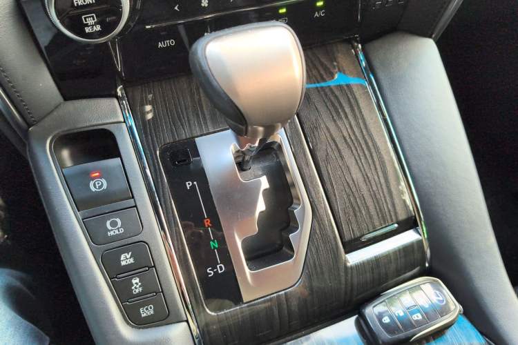Used Lexus LM 2020 300h Seven-Seat Elegant Edition Gear Lever
