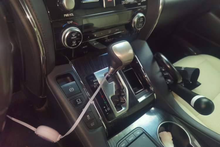 Used Lexus LM 2020 300h Seven-Seat Elegant Edition Gear Lever