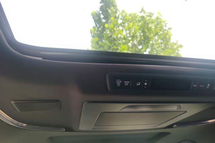 Used Lexus LM 2020 300h Seven-Seat Elegant Edition Headliner