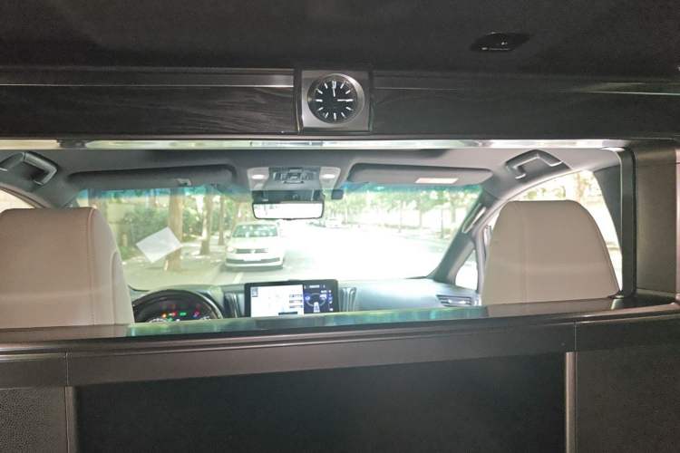 Used Lexus LM 2020 300h Four-Seat Grand Edition Headliner