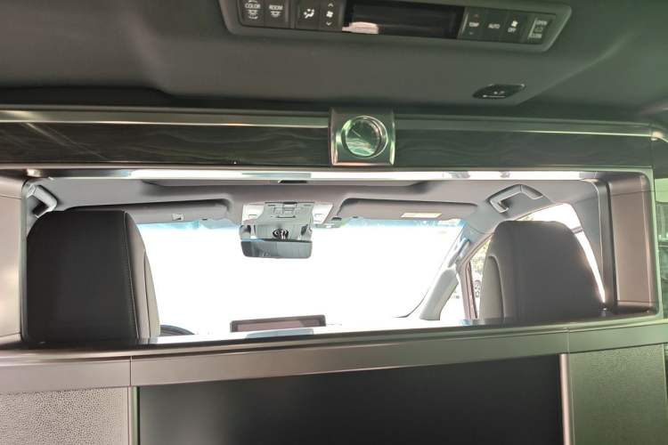 Used Lexus LM 2020 300h Four-Seat Grand Edition Headliner