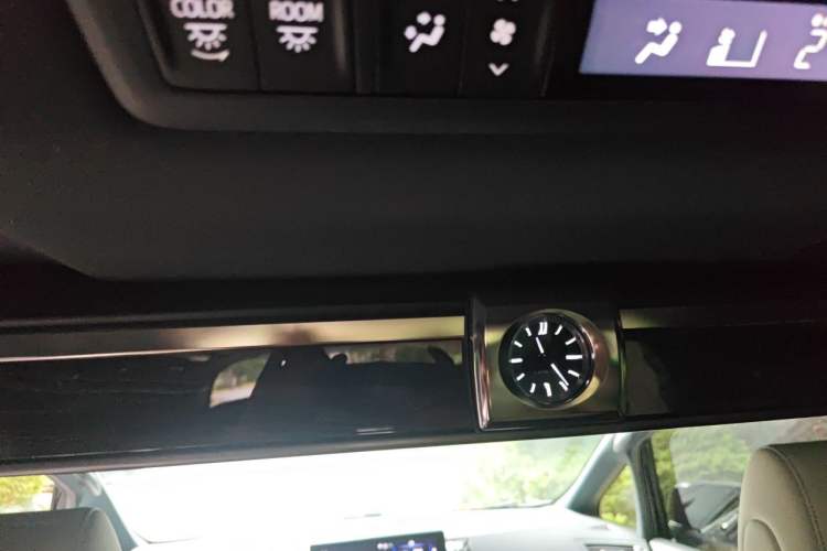 Used Lexus LM 2020 300h Four-Seat Grand Edition Headliner