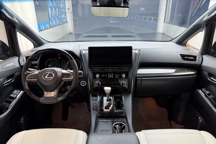 Used Lexus LM 2020 300h Seven-Seat Elegant Edition Interior 1