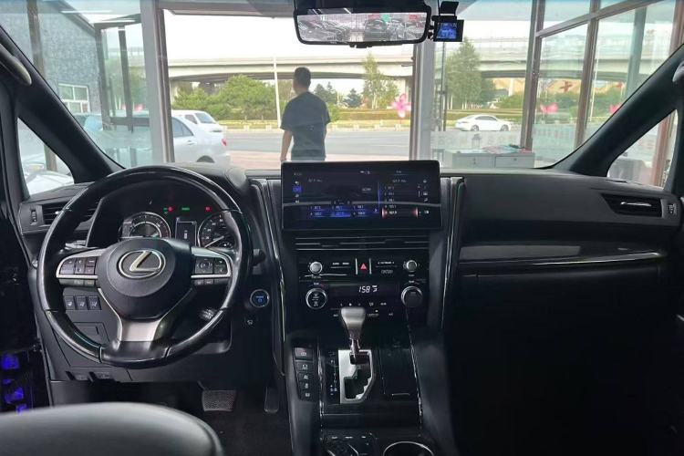 Used Lexus LM 2020 300h Seven-Seat Elegant Edition Interior 1