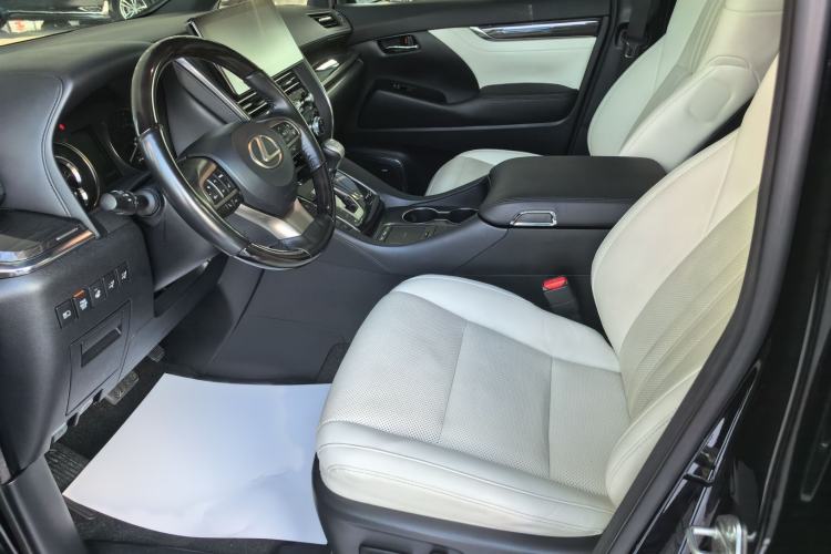Used Lexus LM 2020 300h Seven-Seat Elegant Edition Interior 1
