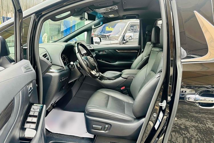 Used Lexus LM 2020 300h Seven-Seat Elegant Edition Interior 1
