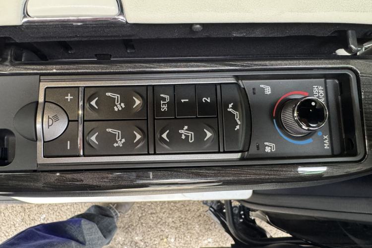 Used Lexus LM 2020 300h Seven-Seat Elegant Edition Interior 2